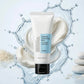 Une composition publicitaire dynamique au format carré 1200x1200px. Le tube de image_0b83fa.png se tient fièrement à la verticale au premier plan. Juste derrière lui, un magnifique splash d'eau pure, limpide et cristalline se déploie en une vague fluide et graphique, se mêlant à des volutes onctueuses de crème blanche. Éclairage de studio de haute précision qui sublime le contraste entre le capuchon noir et le bloc bleu ciel, évoquant une hydratation "spa" immédiate. (gemini-3.1-flash-image-preview)