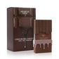 Angle : Perspective à 3/4 classique de studio e-commerce.  Scène : Le grand boîtier en carton de image_7d86fd.jpg est placé en arrière-plan à gauche, montrant clairement l'illustration de la tablette de chocolat et l'inscription "CHOCOLATE GANACHE". Juste devant lui et légèrement décalé vers la droite, le flacon de parfum est mis en valeur au premier plan. Les deux éléments sont parfaitement nets, créant une profondeur élégante. Une ombre portée douce et diffuse est visible sur le sol blanc immaculé.  Fond 