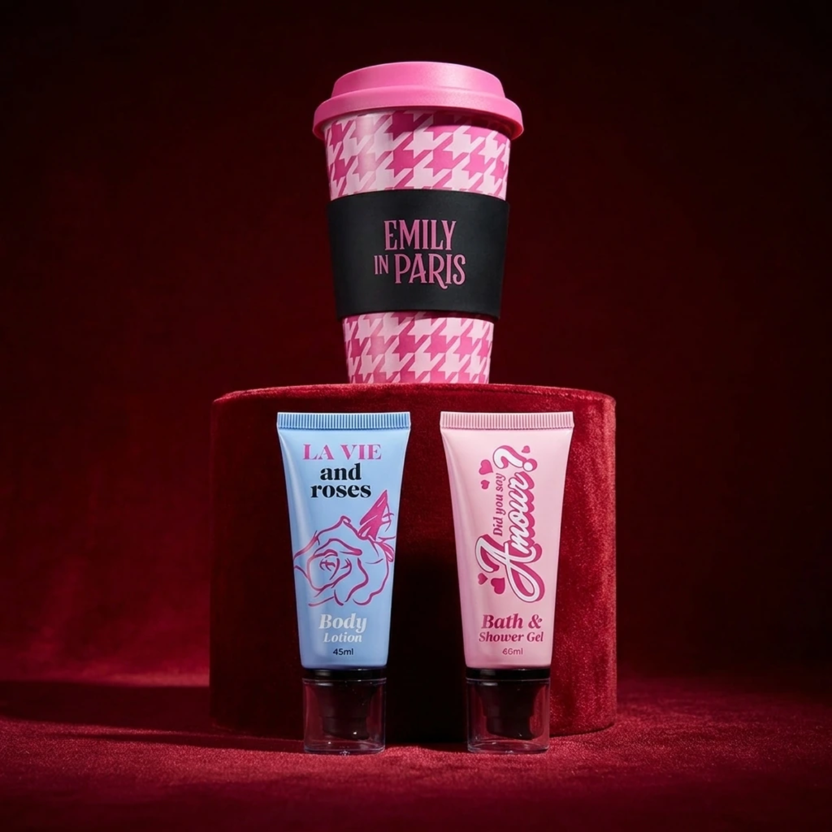 Emily in Paris - Estuche Travel Mug + Bath & Gel de Ducha + Loción Corporal